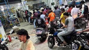 LPG crisis updates LIVE: Panic buying hits TN as commuters rush to stockpile fuel amid shortage fears