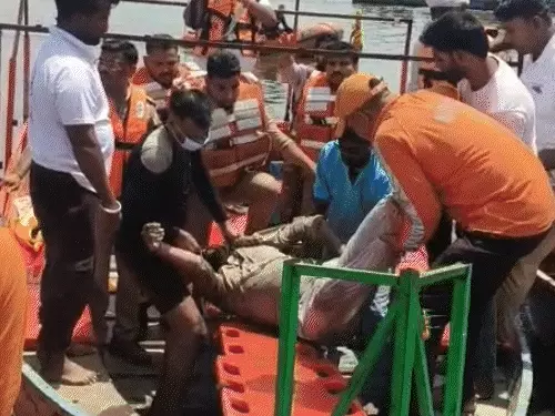 वृंदावन हादसा-11 पर्यटकों की मौत, 4 अभी भी लापता:यमुना में 250 गोताखोर तलाश कर रहे; लोगों को मरता छोड़कर भागा नाव मालिक गिरफ्तार